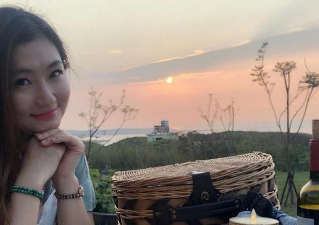 毁容1年后,Selina与不离不弃的张承中完婚,开始了被吸血的5年