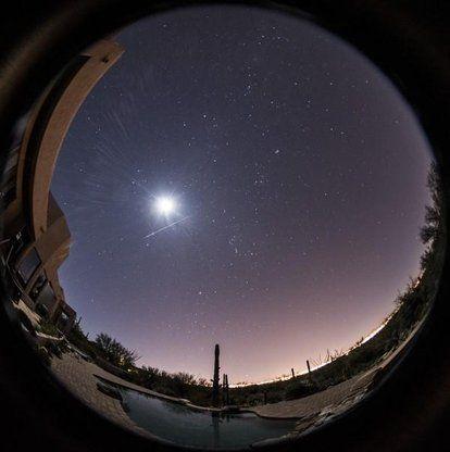 火球飞掠日本东京,半空传出爆炸声,专家称或是牧夫座流星雨所为