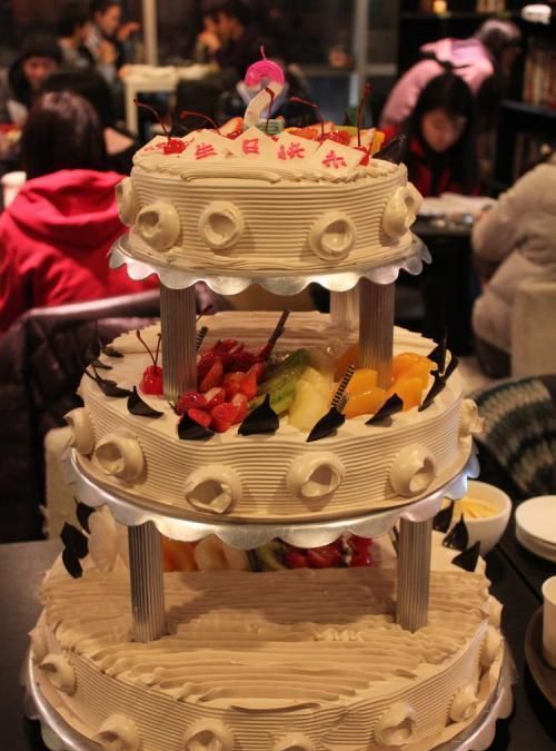 “太贵吃不起”,宝妈送豪华蛋糕给4岁儿子过生日,遭家长怒怼