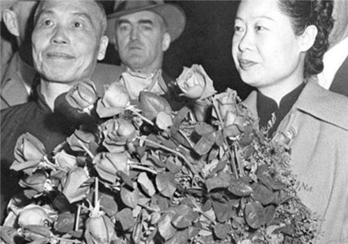 丈夫出国定居只带二房去,告诉原配:那里一夫一妻制,你留家里吧