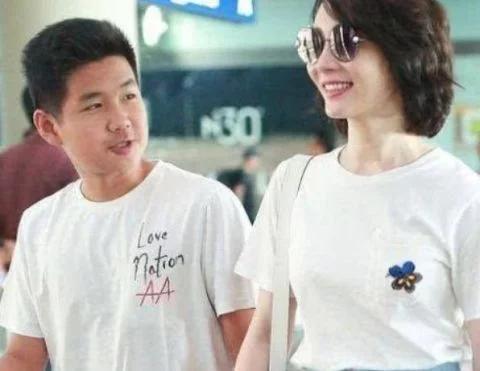 同样是当后妈,秦海璐从不与继子互动,而她却视继子如亲骨肉