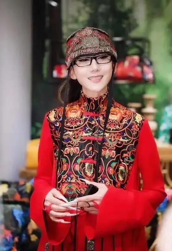 孤独的张宏民,59岁未婚?离开《新闻联播》后,他现在怎么样了