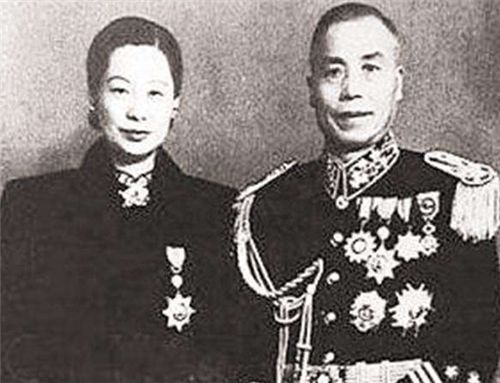 丈夫出国定居只带二房去,告诉原配:那里一夫一妻制,你留家里吧