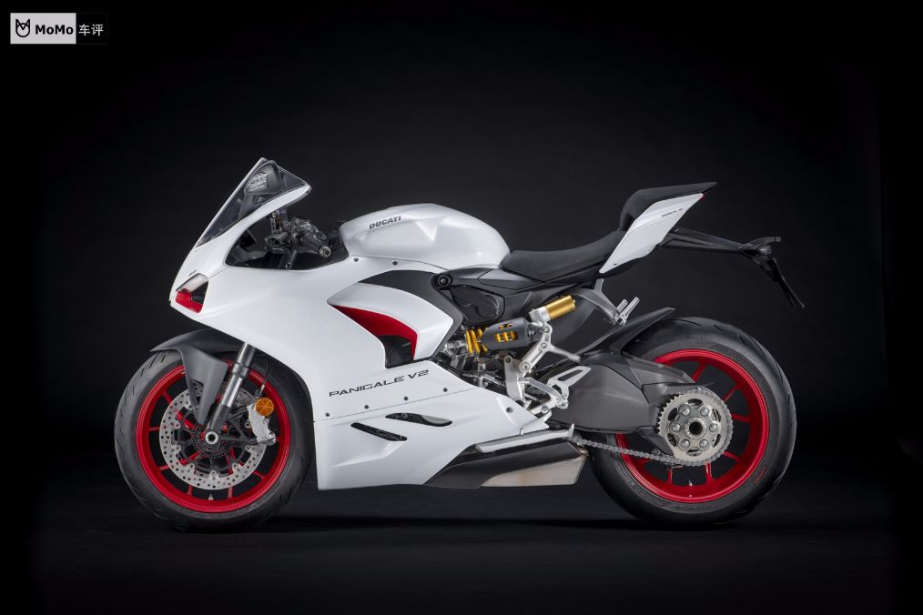 最美还看杜卡迪,panigalev2推出白色rosso涂装,比红色更高质感
