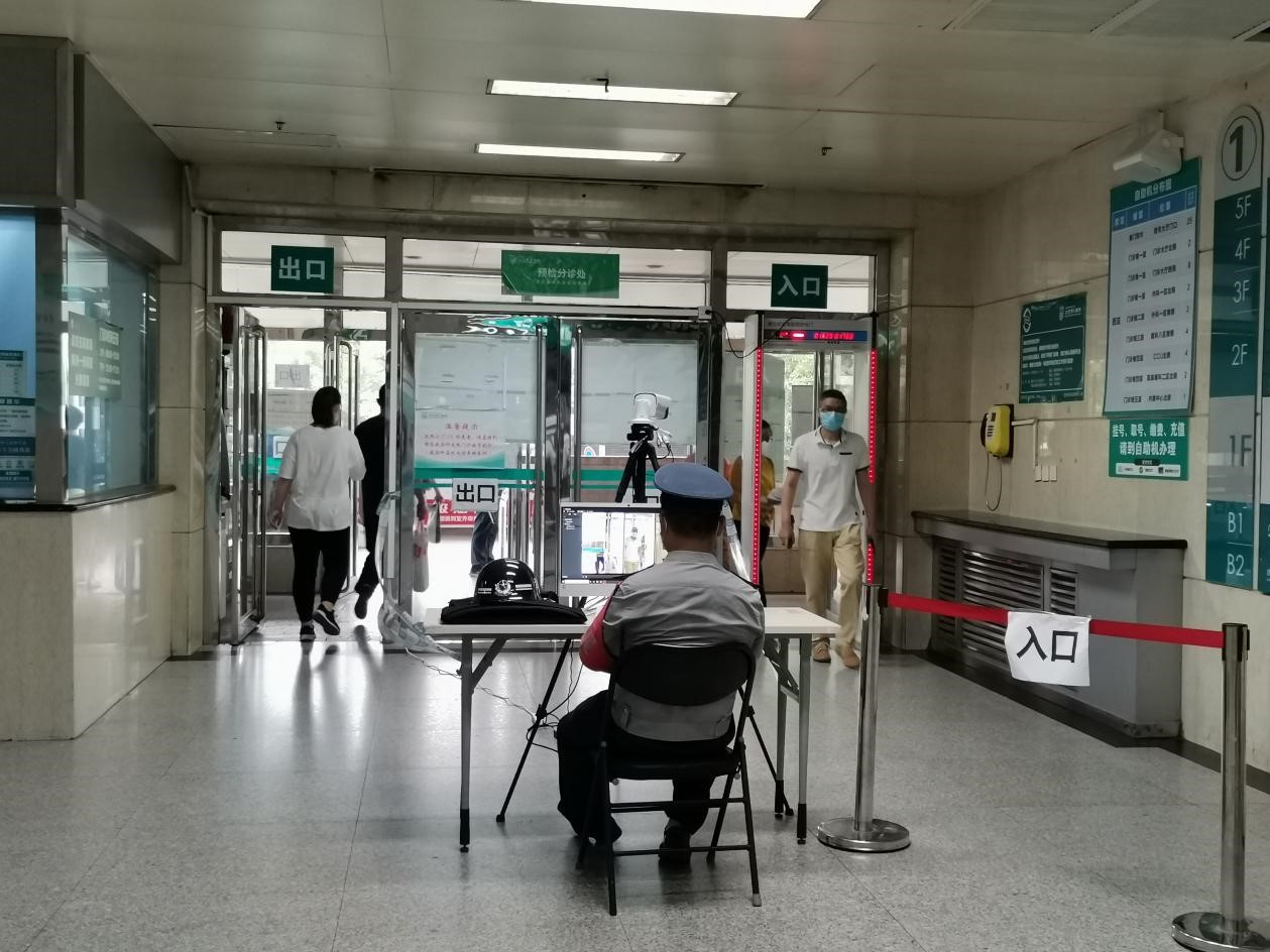 北京医院安检新规实施:多家医院未实行,民航总医院未见安检设备