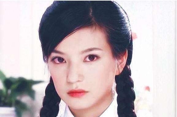 与百亿男友叶茂青同居3年的赵薇,为何嫁给“二婚带娃”的黄有龙