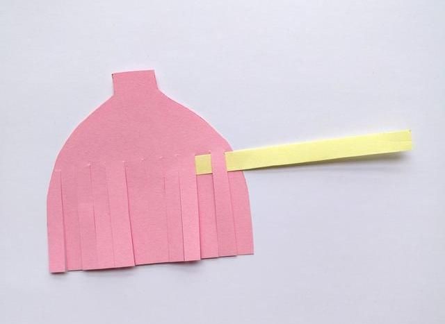 幼儿园手工,用厚卡纸做一个小扫帚,简单好做又有趣