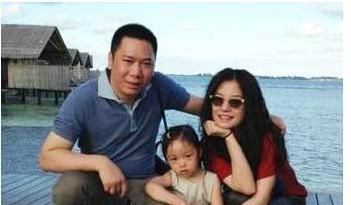 与百亿男友叶茂青同居3年的赵薇,为何嫁给“二婚带娃”的黄有龙