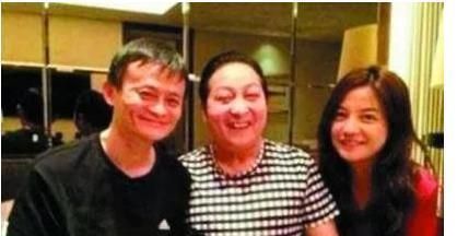 与百亿男友叶茂青同居3年的赵薇,为何嫁给“二婚带娃”的黄有龙