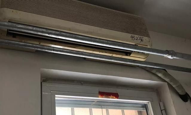 空调室内挂机排水管有何要求?可以与空调眼一样高吗?为什么?