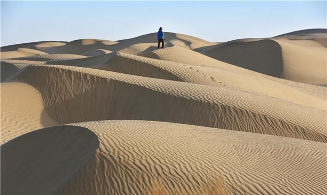 新疆塔里木沙漠:南北贯穿被称为“死亡之海”的塔克拉玛干沙漠