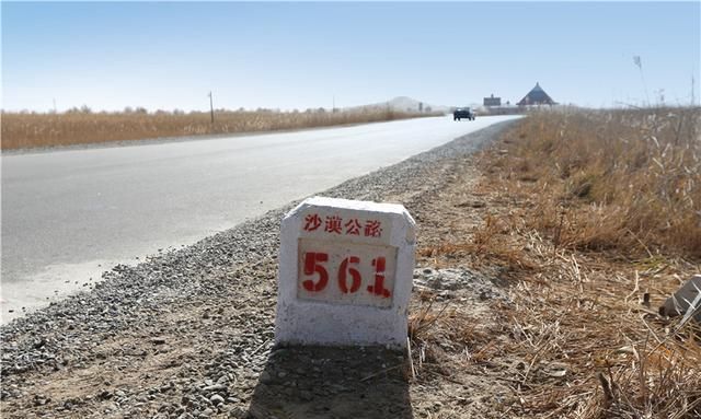 新疆塔里木沙漠:南北贯穿被称为“死亡之海”的塔克拉玛干沙漠