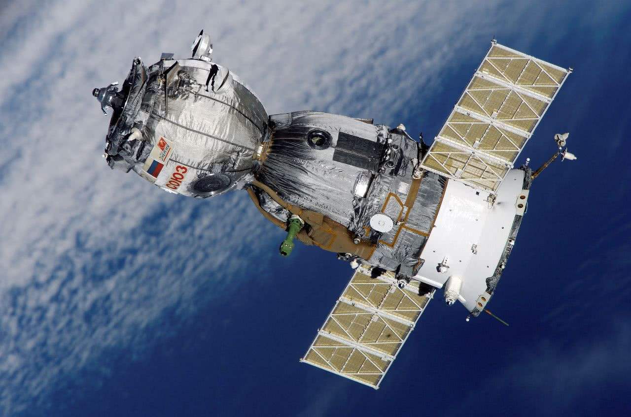 俄空天军司令:计划很快部署通信和侦察军用卫星新的轨道集群