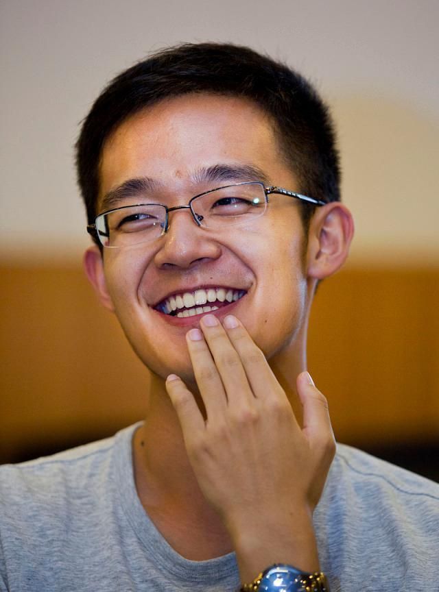 他是云南高考状元,崇拜儒家文化,写得一手好书法