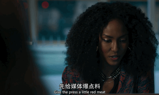 《亿万》第5季:金融大亨穿loro piana骑宝马摩托,和对手互撕比女明星