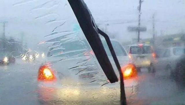 车秒速拾陆拍了拍你,有份《雨季用车宝典》请你签收