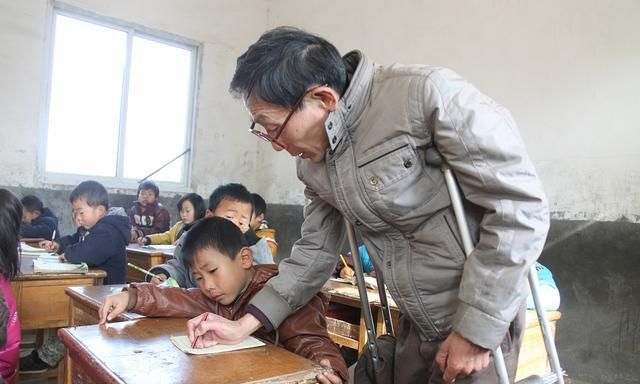 职称可以不取消,但请和教师工资脱钩
