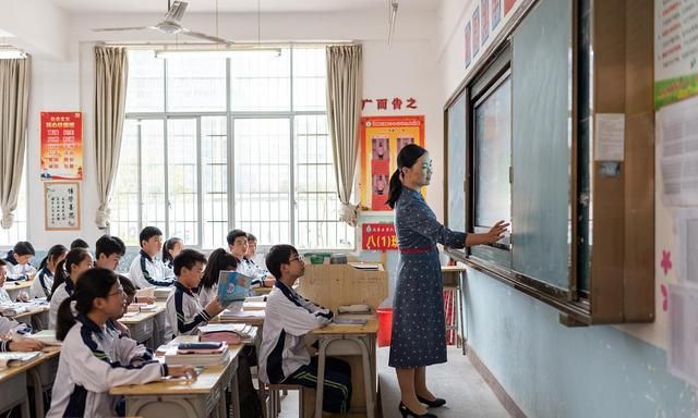 职称可以不取消,但请和教师工资脱钩
