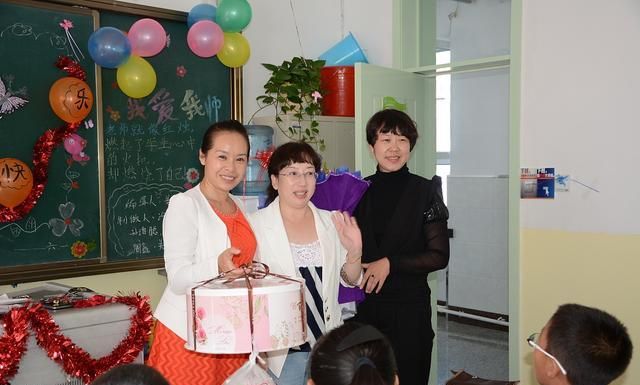 职称可以不取消,但请和教师工资脱钩