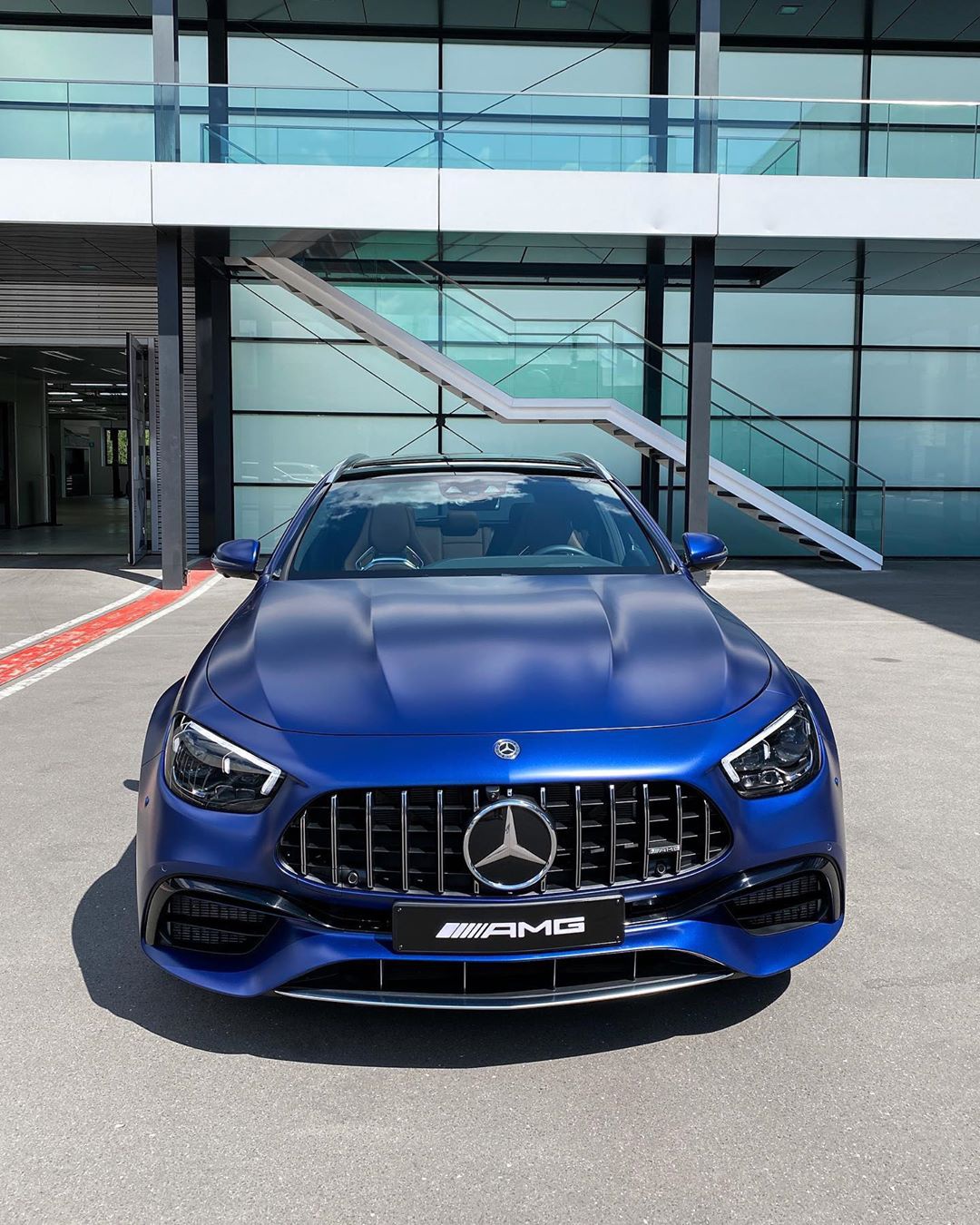 梅赛德斯-amg e 63 s旅行版实车 运动的旅行车