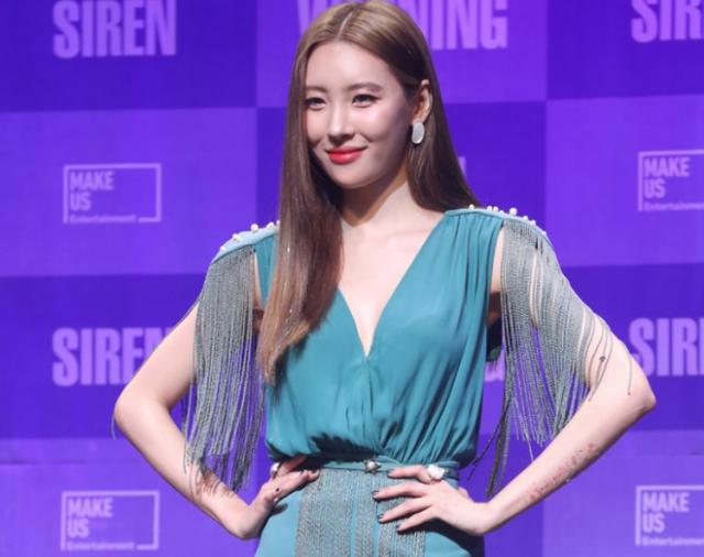 韩网热议:BLACKPINK的英文很棒,但四个人都只是中学学历