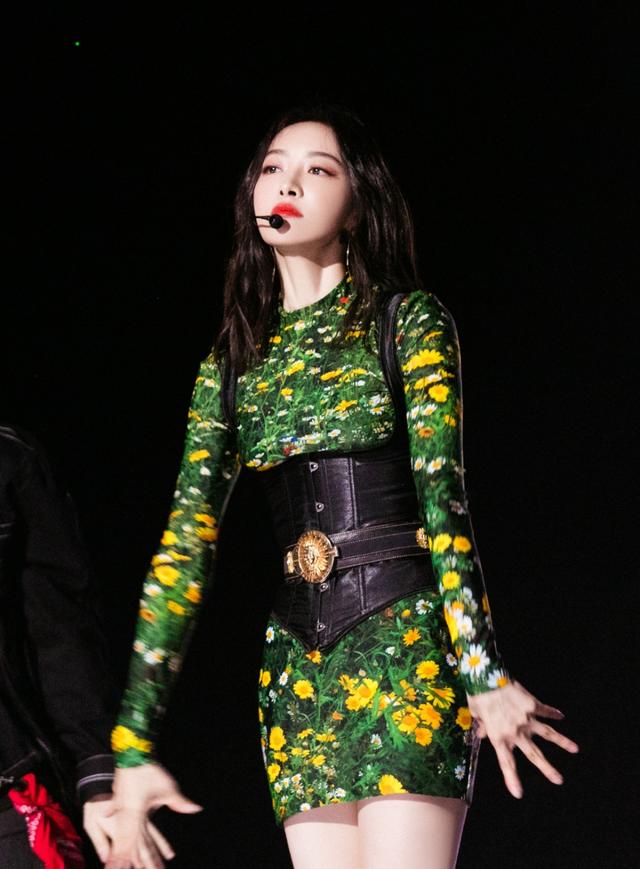 《创3》宋茜百变造型,在101位女孩中美出圈,这位教练真的好会穿