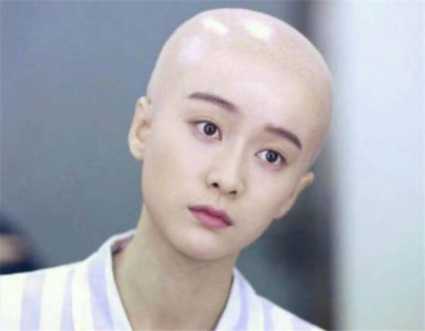 "剃光头"的四位女星, 前三位都是戴假发套, 唯独她真的全推光!