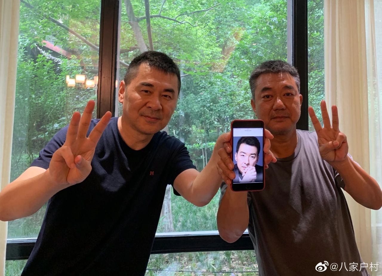 蒋勤勤复工颜值崩塌?齐刘海造型太显老?儿子与老公陈建斌超像?
