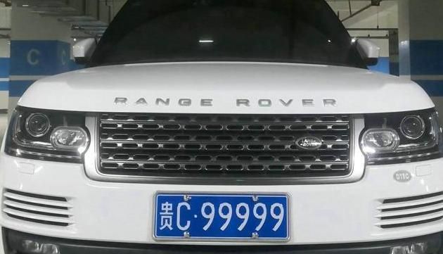 90年代开上奥迪a8l,生意失败五连号车牌换到智跑上,现在开啥车