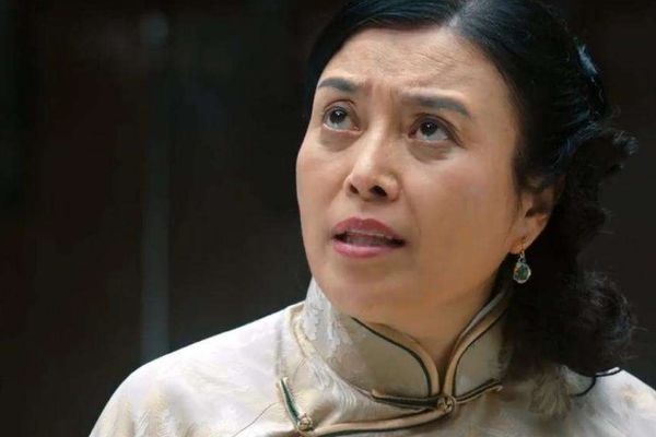 她前两次婚姻失败,均是被丈夫出轨,第三段又被孙红雷抛弃