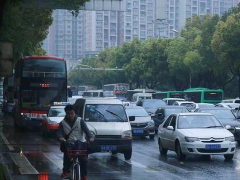 雨季出行，5个小细节，一点都不可忽视