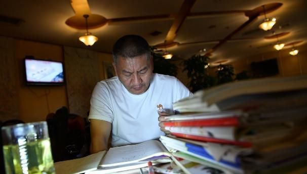 励志教育,10年、15年、24年参加高考的故事,有梦想谁都了不起