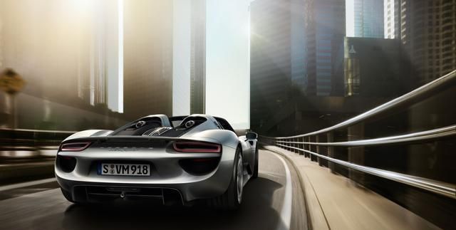 保时捷918 Spyder:首款搭载三驱动单元的超级跑车