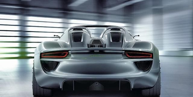 保时捷918 Spyder:首款搭载三驱动单元的超级跑车