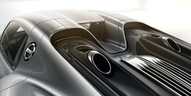 保时捷918 Spyder:首款搭载三驱动单元的超级跑车