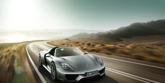 保时捷918 Spyder:首款搭载三驱动单元的超级跑车