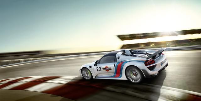 保时捷918 Spyder:首款搭载三驱动单元的超级跑车