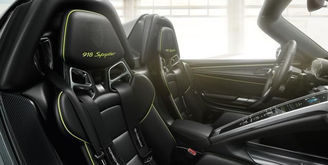 保时捷918 Spyder:首款搭载三驱动单元的超级跑车