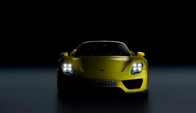 保时捷918 Spyder:首款搭载三驱动单元的超级跑车