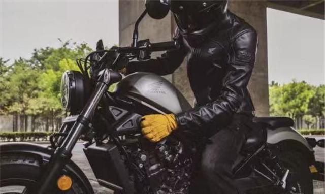 奕雅奕痞“双面骑士”Honda全新巡航车型CM500闪耀登场