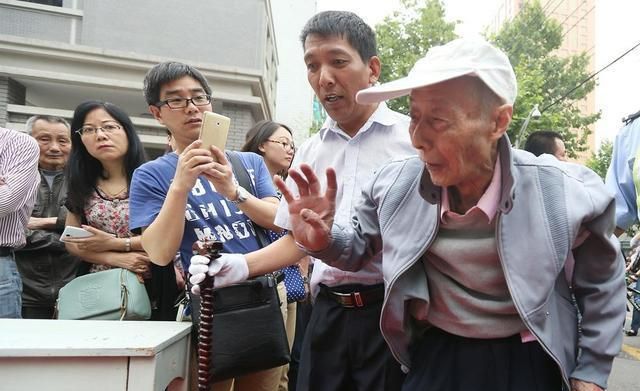 励志教育,10年、15年、24年参加高考的故事,有梦想谁都了不起