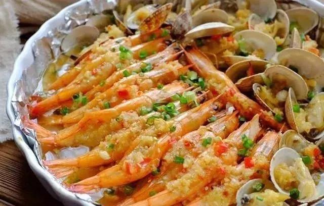 夏季美食推荐：干煸土鳝鱼、特色烧牛筋、蒜蓉金针菇烤花蛤虾做法