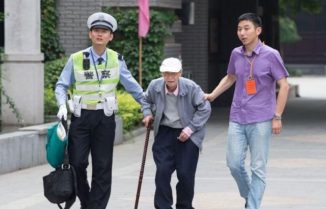 励志教育,10年、15年、24年参加高考的故事,有梦想谁都了不起