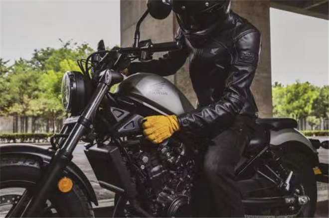 奕雅奕痞“双面骑士”Honda全新巡航车型CM500闪耀登场
