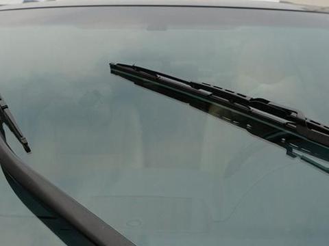 已经公开了雨刷器的“隐藏功能”，除了雨刷