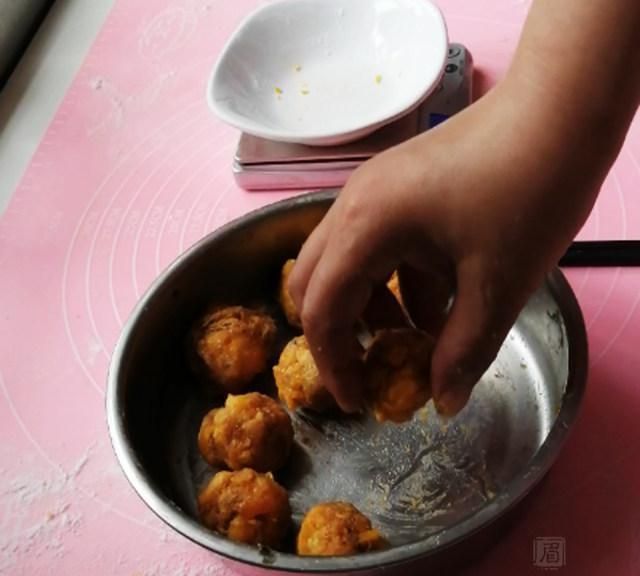 酥皮粽子,外皮酥松,内馅香甜