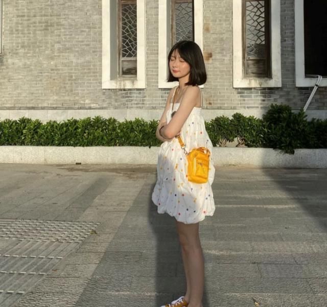 吊带的元气穿搭法则,夏季的必备单品,会搭配秒变时尚弄潮儿!