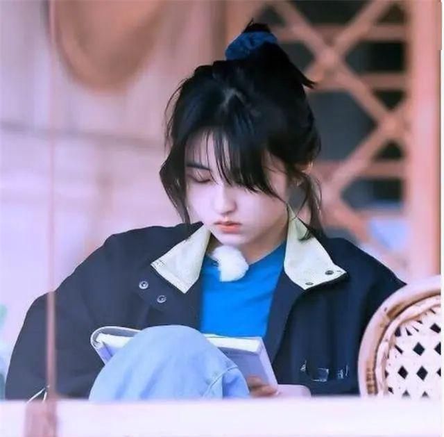 同是今年高考生,张子枫节目备考赵今麦剧组苦读,谁会更胜一筹