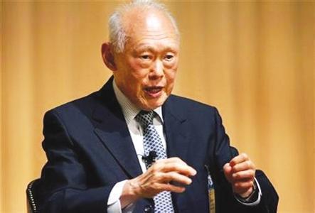 为了攀结西方,李光耀把汉语废除了,用英语作为新加坡的官方语言