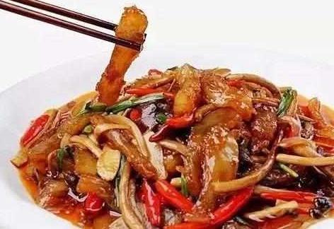 夏季美食推荐：干煸土鳝鱼、特色烧牛筋、蒜蓉金针菇烤花蛤虾做法